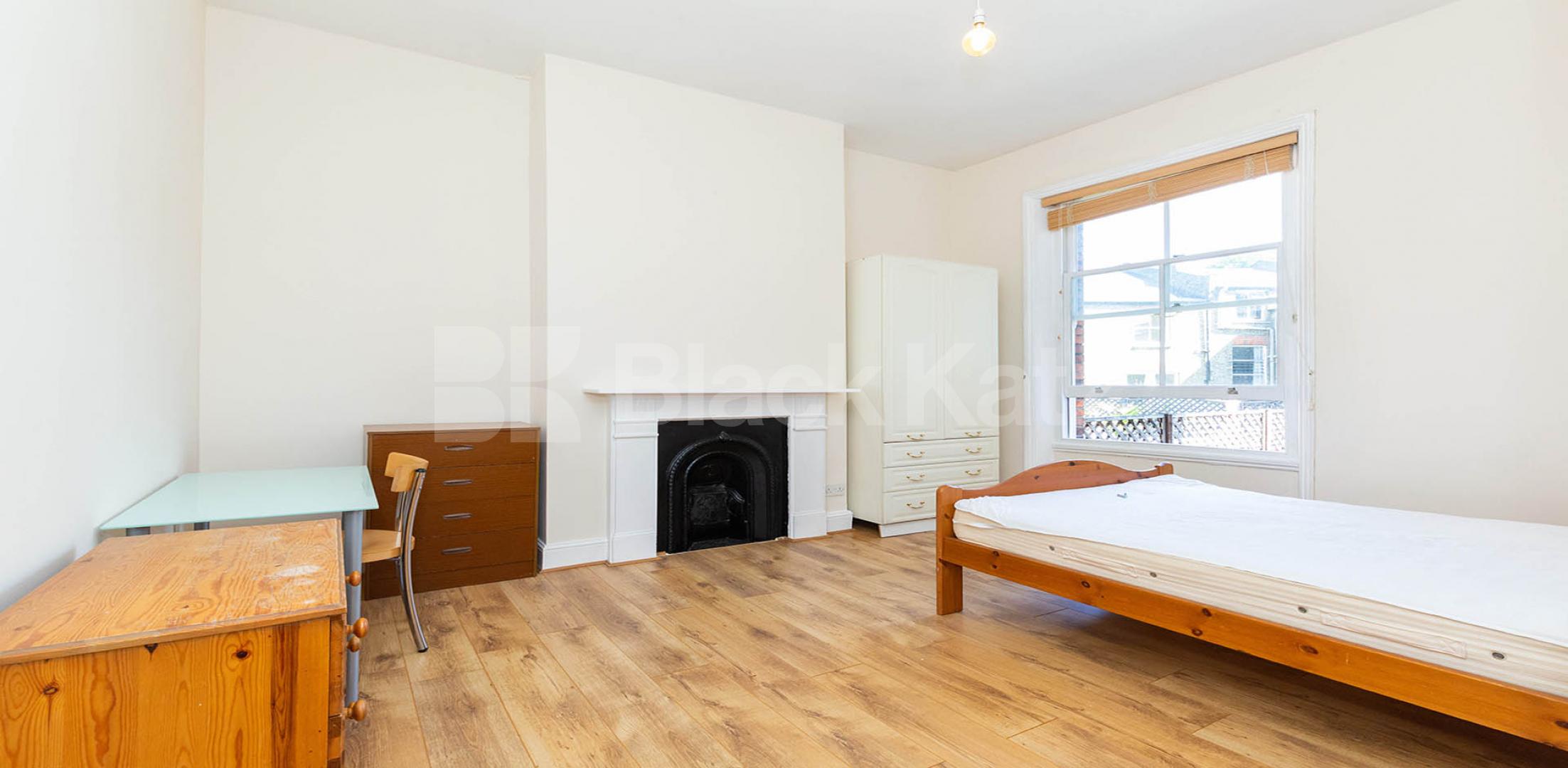			VIRTUAL TOUR AVAILABLE!, 5 Bedroom, 1 bath, 1 reception Flat			 HIGHBURY PARK, HIGHBURY